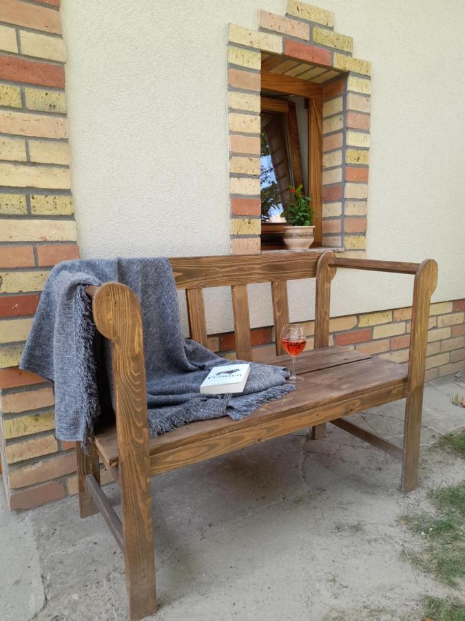 CsaszartoltesGoher Pince Es Vendeghaz公寓 外观 照片